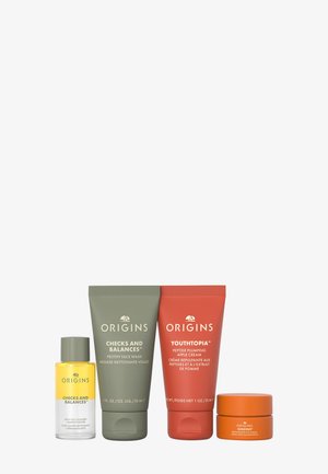 CLEANSE & GLOW ESSENTIALS OUR MOST-LOVED SKINCARE ESSENTIALS - Set de soins du visage