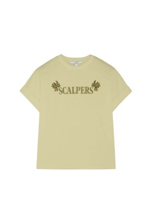 Camiseta de manga corta de color verde claro con el texto "SCALPERS" y dos diseños de flores centrados en el pecho.