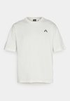 ANTHONY ADWARDS ANTED TEE - Sportovní tričko - cloud white