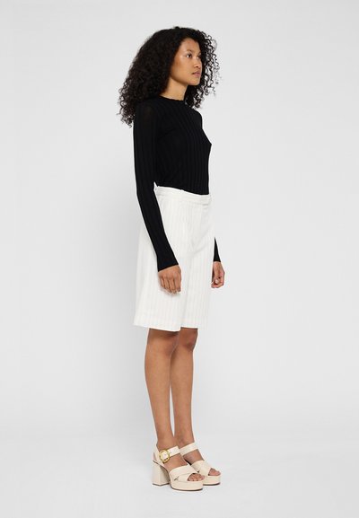 DESIGNERS REMIX STEVEN PLEAT  - Shorts - cream/black