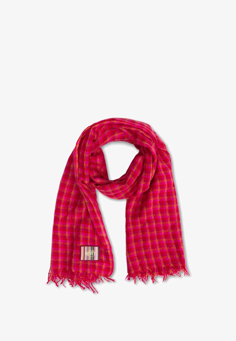 Roze geruite sjaal van zacht materiaal, met franjes aan de randen en een klein label met verticale strepen en het woord "lily".