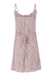 Robe rose sans manches avec un motif floral blanc et noir, bretelles ajustables et ceinture à nouer à la taille.
