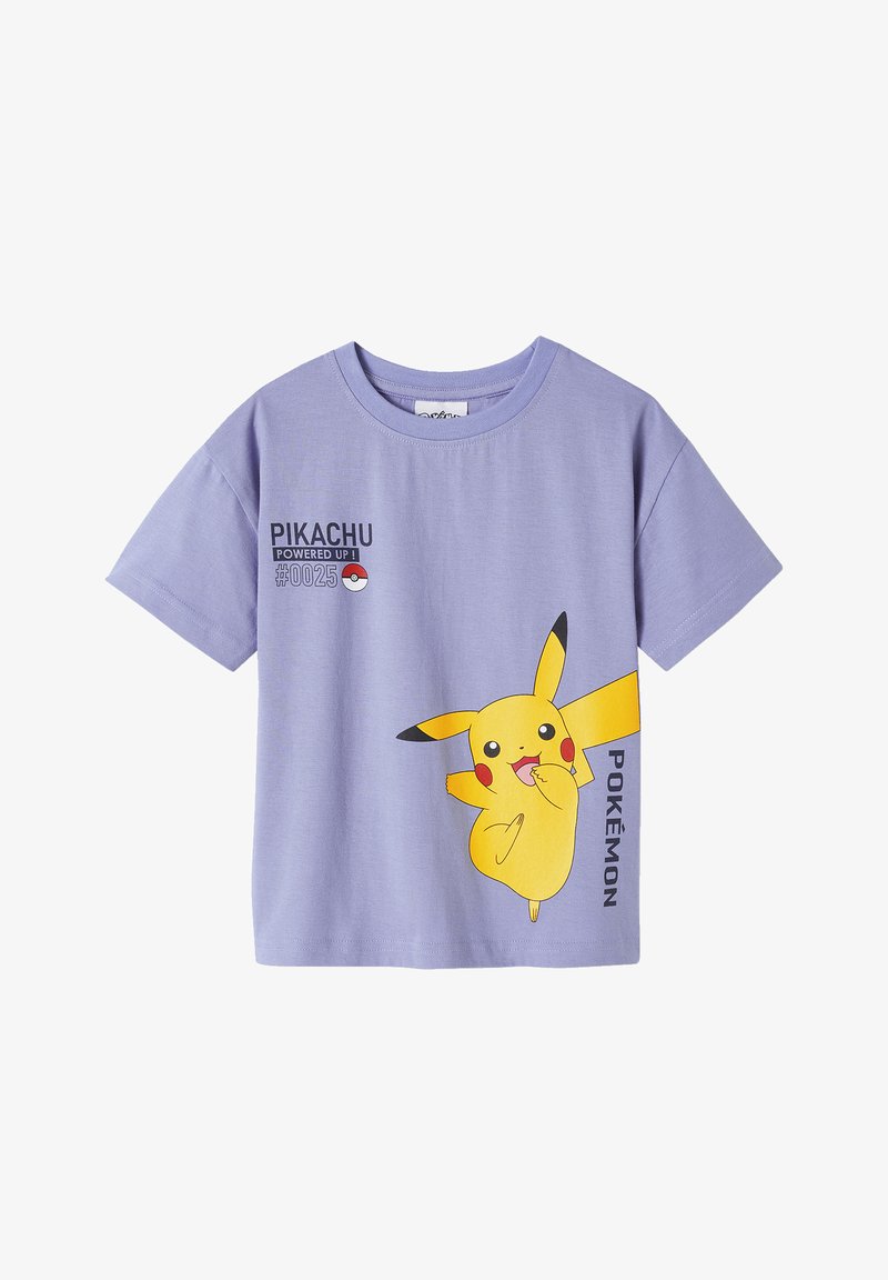 Lila Baumwoll-T-Shirt mit großem gelben Pikachu-Graphic, auf der Vorderseite mit dem Text "Pikachu Powered Up" und "#0025" in fetter Schrift.