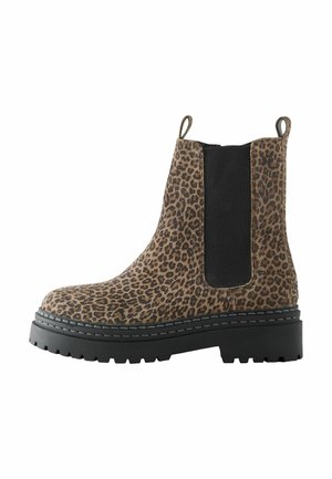 Ankelstøvle med leopardprint, der har en tekstureret overflade, elastiske sidepaneler og en tyk sort gummisål med mønster for greb.