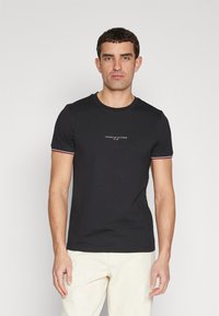 Tommy Hilfiger LOGO TIPPED TEE - Pamata T-krekls - black