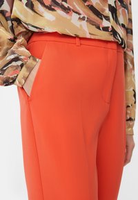 comma - Spodnie materiałowe