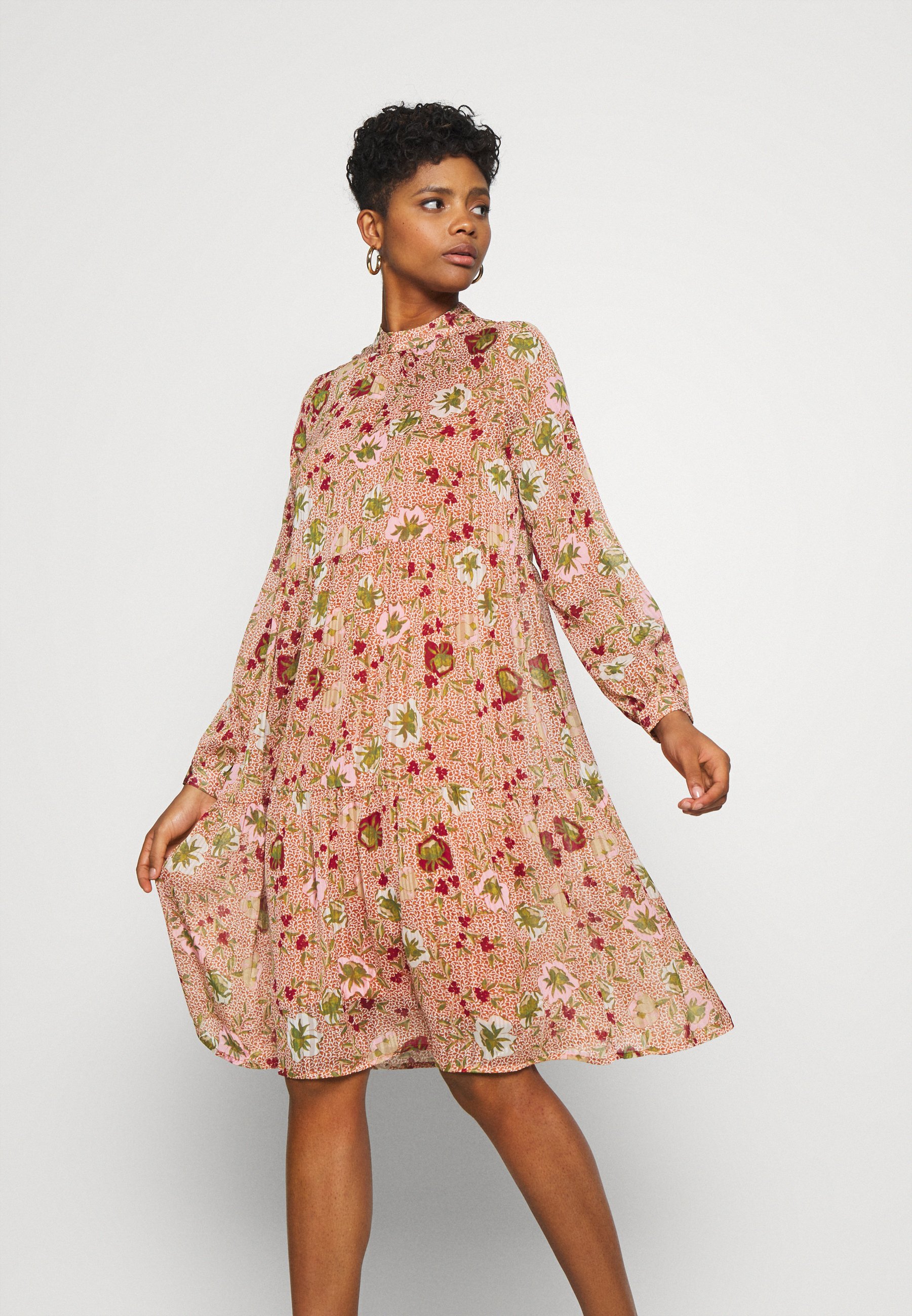 Vero Moda Vmcille Dress Freizeitkleid Auburn Cille Rot Zalando De 