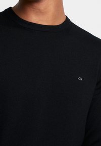 Calvin Klein Tailored Stickad tröja - black