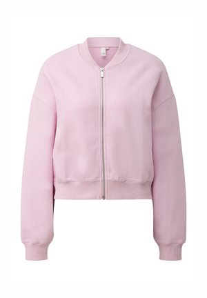 Hellrosa Bomberjacke mit langen Ärmeln, gerippten Bündchen und Saum sowie Frontreißverschluss, dargestellt vor weißem Hintergrund.