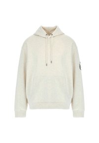 Sudadera crema hecha de tela suave, con capucha ajustable, bolsillo tipo canguro y logo bordado en la manga izquierda.