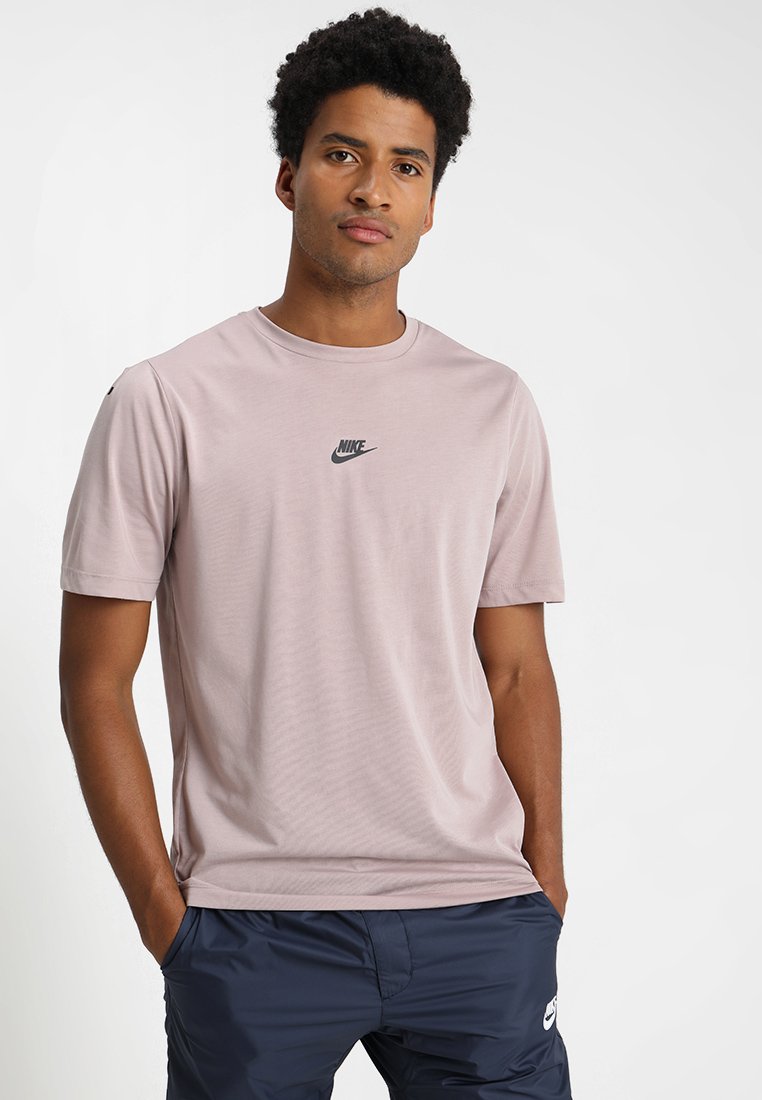 nike tech tee