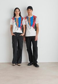 Carlo Colucci UNISEX - T-shirts med print - white/multicolor