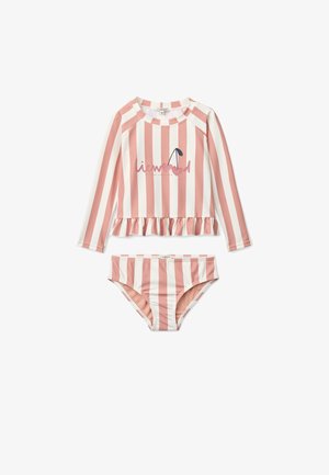 Costume da bagno a due pezzi a righe rosa e bianche con maniche lunghe, orlo arricciato e grafica di una ciliegia sul top. La mutandina del bikini completa il design.