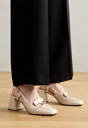 Klassieke pumps - white
