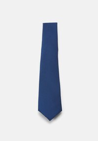 Corbata azul, texturizada, de forma estrecha y punta afilada, con un color sólido sin patrones ni detalles metálicos.