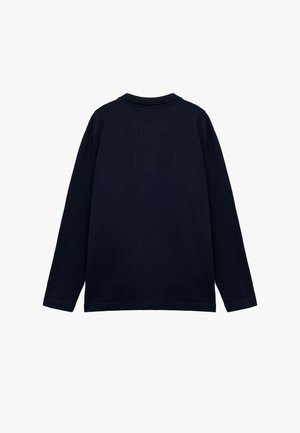 Chemise à manches longues de coloris marine, col rond, en tissu doux, coupe décontractée, coutures plates, sans logos ni motifs visibles, couleur uniforme sur l'ensemble.