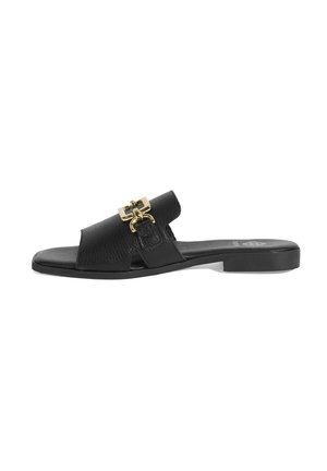 Sandale slide noire avec une tige en cuir texturé, présentant un accent doré et une semelle plate. Design ouvert à l'avant avec une large lanière.