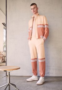 AUSTIN TRACK PANTS - Calças de fato de treino - deauville mauve