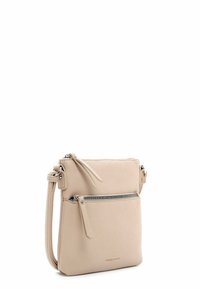 Borsa a tracolla in pelle beige con una superficie morbida, forma rettangolare, tracolla regolabile e tasca con zip frontale. Design minimalista.