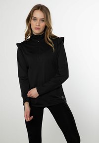 Zwarte top met lange mouwen, een ritssluiting bij de hals en ruches op de schouders, gemaakt van gladde, elastische stof. Bevat een aansluitend ontwerp.