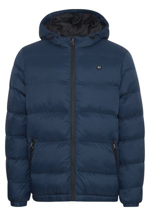 Temno modra puhovka s kapuco, z črnim zadrgo, stranskimi žepe z zadrgo in teksturiranim, quilted videzom.