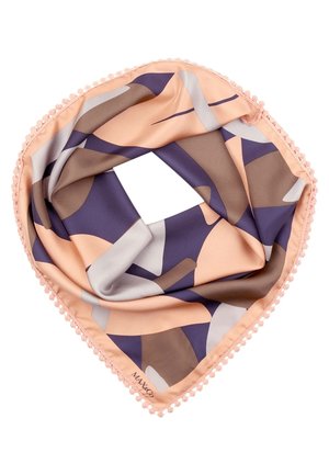 Foulard carré avec des formes abstraites pêche, marron, violettes et grises, bordure à pompons pêche et logo Max&Co dans un coin.