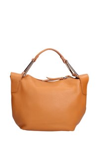 Borsa a mano in pelle color tan con finitura testurizzata, forma rotonda, doppi manici superiori e chiusura con zip. Presenta dettagli in hardware argentato lucido.