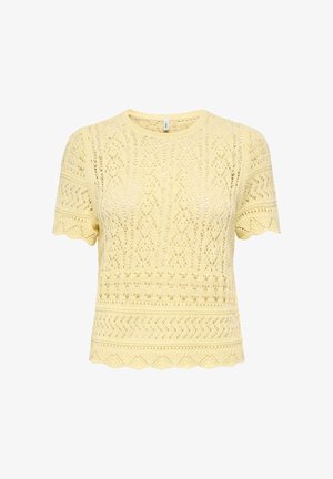 Gul kortermet strikkegenser med intrikate blondevimønstre og bølgete kanter på ermer og kant.