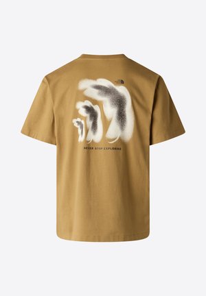 Ruskea puuvillainen t-paita, jossa on selässä suuri valkoinen ja musta graafinen kuvio ja kuvan alapuolella teksti "NEVER STOP EXPLORING".
