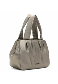 Borsa a mano argento metallizzato con due manici superiori, design plissettato e marchio discreto sulla parte anteriore. Realizzata in pelle liscia con una texture morbida.