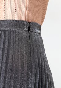 Vero Moda Gonna a campana - black