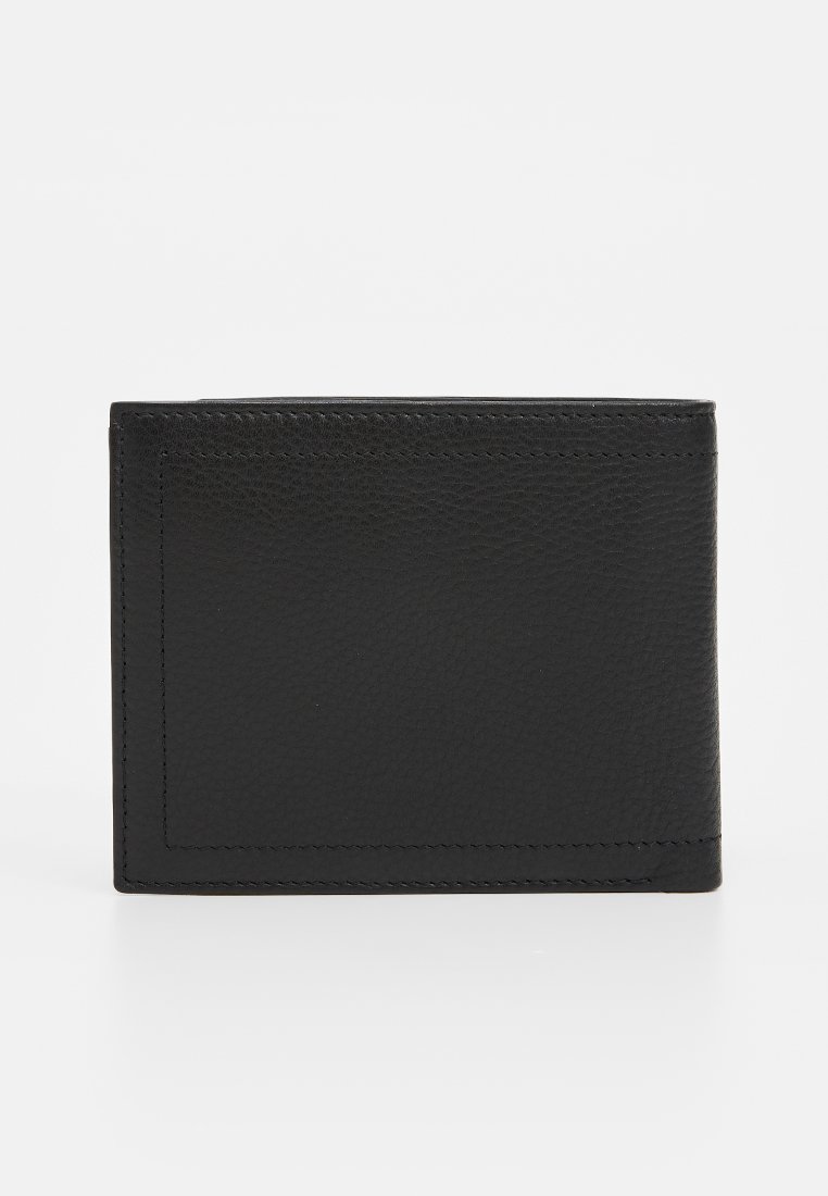 Portefeuille en cuir noir avec une finition texturée, de forme rectangulaire et aux bords cousus. Présente un design sobre sans matériaux visibles.
