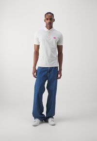 HUGO DERESO - Poloskjorter - open white