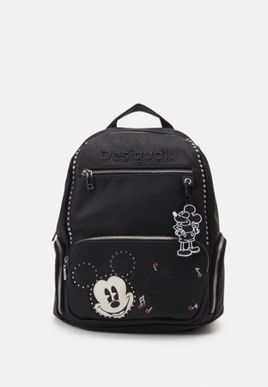 Schwarzer synthetischer Rucksack mit geprägtem "Desigual"-Logo, Nietenakzenten, Fronttasche mit Mickey-Maus-Design und dekorativem Reißverschluss.