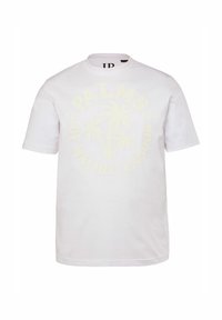 Camiseta de algodón blanca con un gran gráfico en un amarillo pálido que dice "PALMS 8 OF MALIBU LAGOON", adornado con ilustraciones de palmeras.
