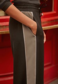 Next SIDE STRIPE - Verryttelyhousut - black