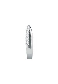 Anello in argento con una superficie liscia e lucidata. Presenta una fila di sette pietre tonde e trasparenti incastonate su un lato, creando un delicato accento.