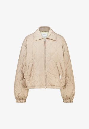 Chaqueta acolchada beige con cremallera frontal, dos bolsillos laterales, puños elásticos y cuello clásico, diseñada para uso casual.