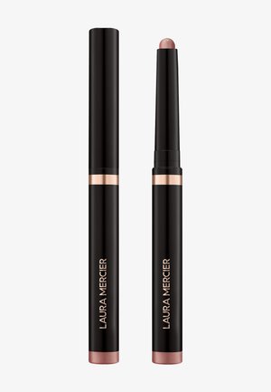 Matita labbra a doppia estremità con packaging elegante nero. Un'estremità ha una punta arrotondata, l'altra presenta un applicatore piatto per il colore. Accenti in metallo rosa.