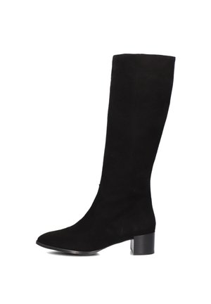Zwarte suède kniehoog laars met een slanke uitstraling, vierkante neus en een korte blokhak voor stabiliteit. Gladde textuur zonder zichtbare hardware.