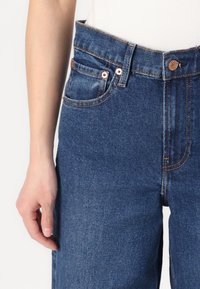 GAP STRIDE SUTTON - Wide leg - dark wash