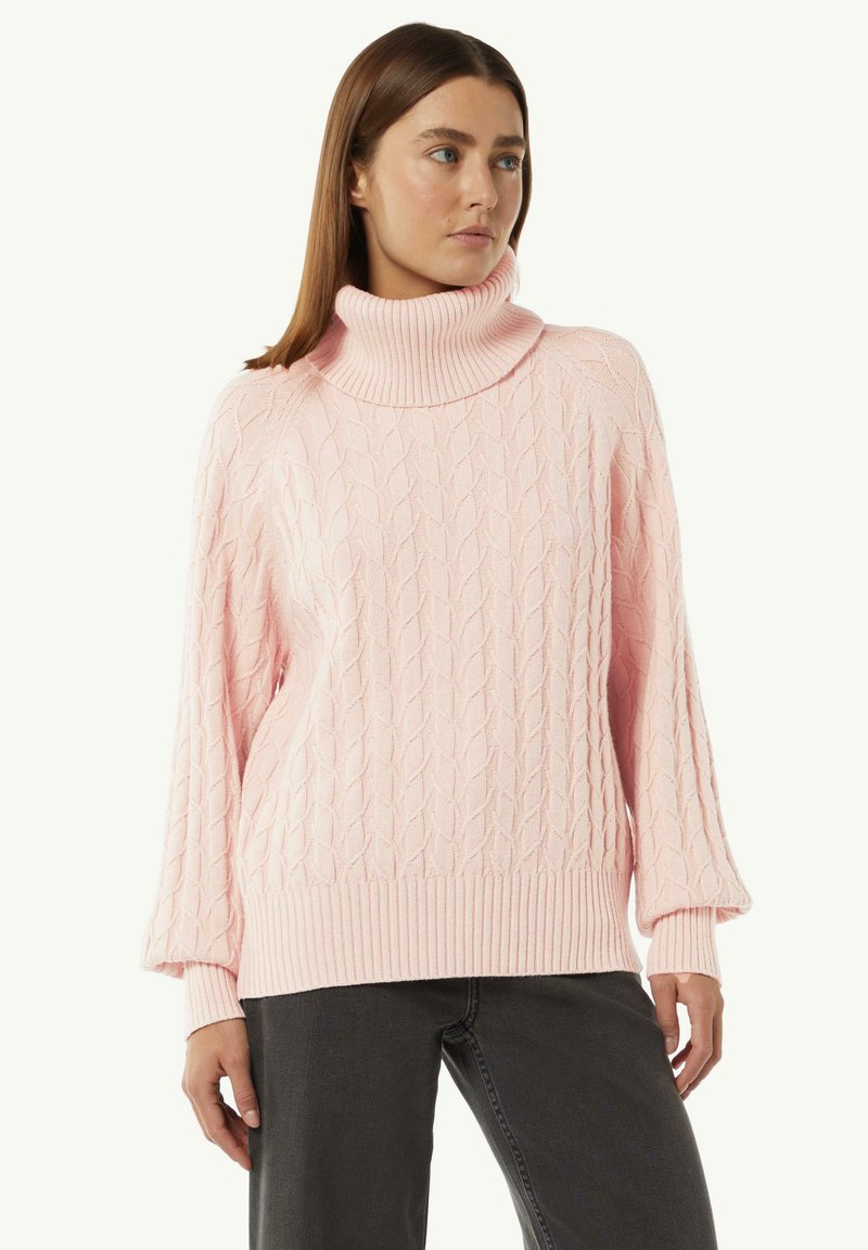 Langarm-Pullover aus Kabelstrick in zartem Rosa mit hohem, geripptem Rollkragen. Verfügt über weite Ärmel und einen gerippten Saum für eine lockere Passform.