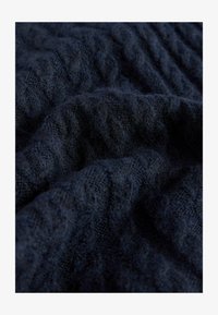 Valittu, navy blue