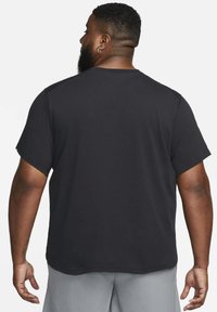 Nike Performance PRIMARY - Camiseta deportiva - black black