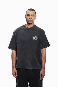 Dark gray oversized T-shirt in soft cotton with short sleeves. Features a white printed "FAVELA" logo on the left chest and a vintage wash effect.