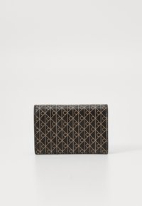 Unselected, black