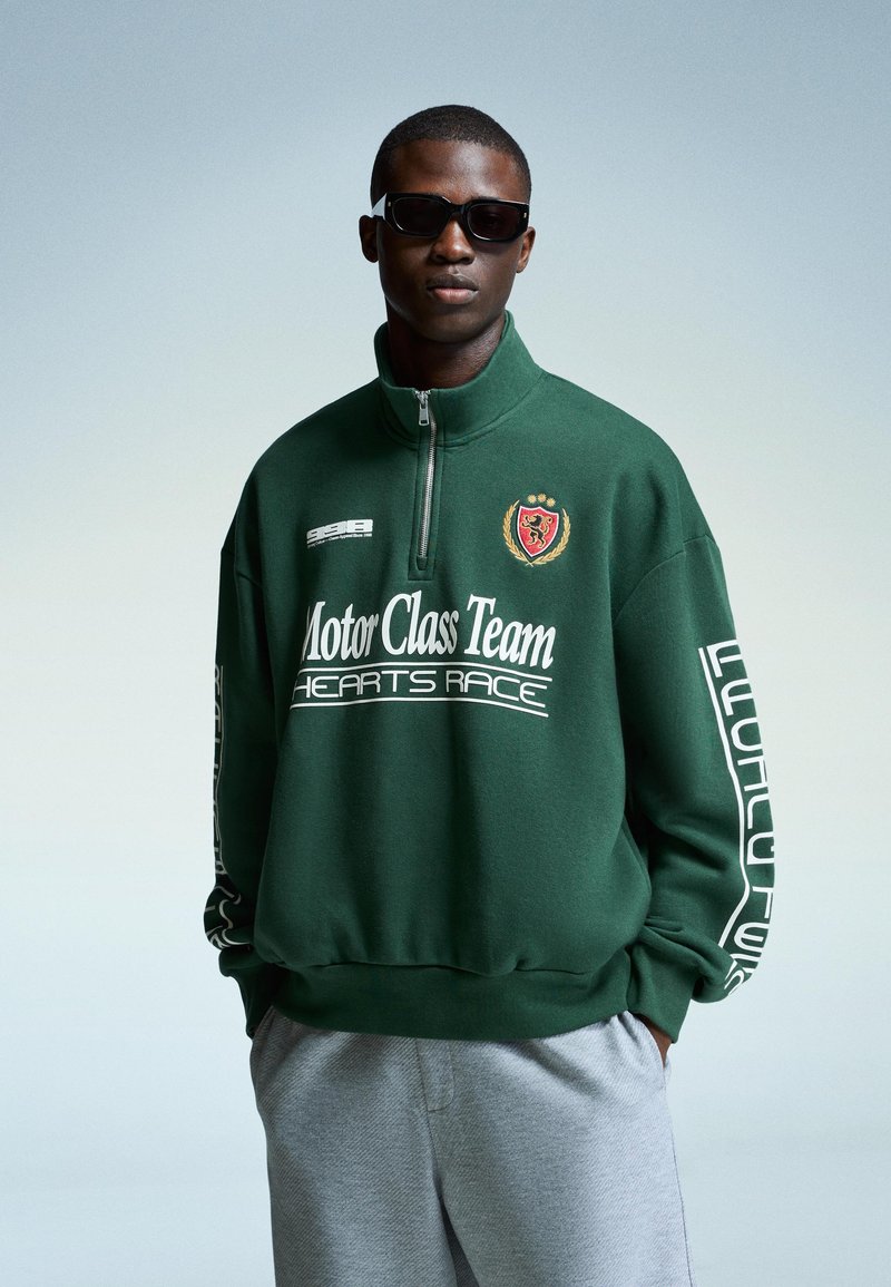 Bershka Sweatshirt - evergreen