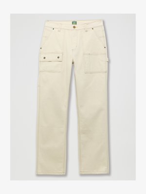 Pantaloni cargo beige in cotone con gamba dritta. Presentano numerose tasche, cuciture visibili e una chiusura con bottone metallico in vita.
