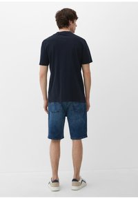 s.Oliver MIT HENLEY-AUSSCHNITT - Jednoduché tričko - navy