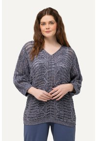 V-Ausschnitt, übergroßer Strickpullover aus weichem, strukturiertem Garn. Verfügt über ein Spitzenmuster in Blau- und Grautönen mit lockeren Ärmeln.